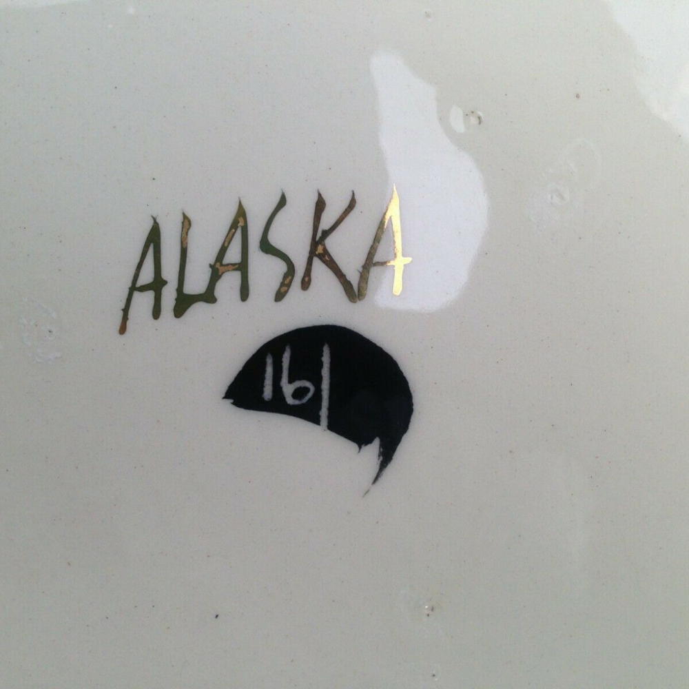 Sascha Brastoff Alaska Series Plate - Native Alaskan Girl –  alaskangiftsandcollectibles