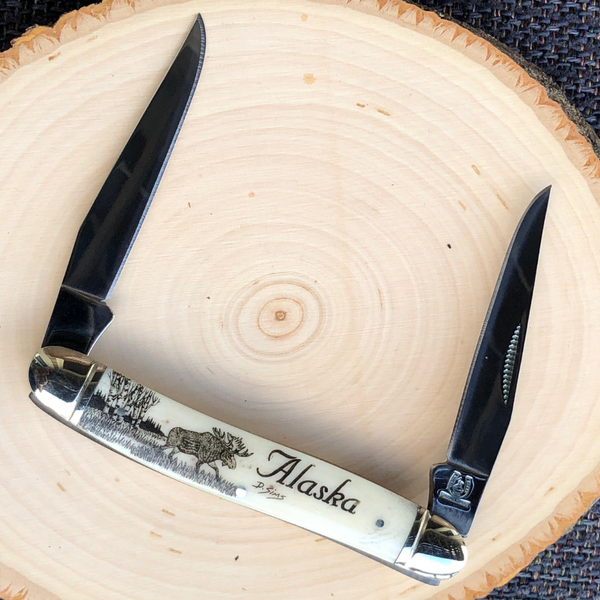 Scrimshaw Muskrat Pocket Knife - Moose
