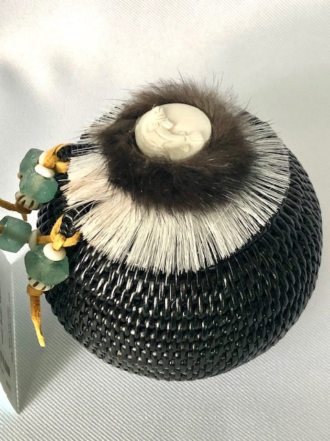 5" ROUND HAND WOVEN GRASS BASKET WITH LID - BLACK